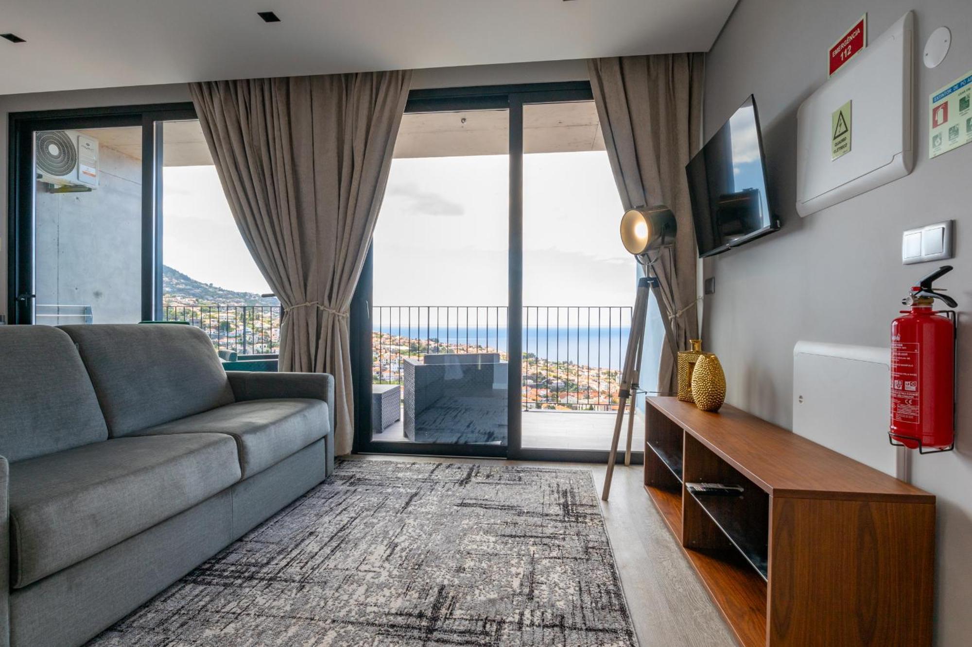 Atlantico Azul Apartment ฟุงชาล ภายนอก รูปภาพ
